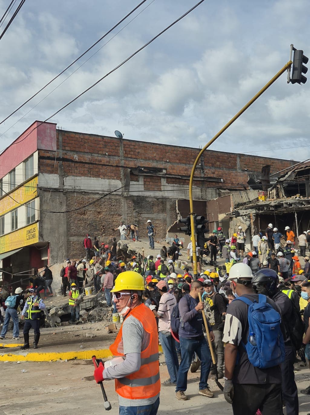 Escombros de una edificación tras el terremoto del 10 de agosto de 2026 en Colombia