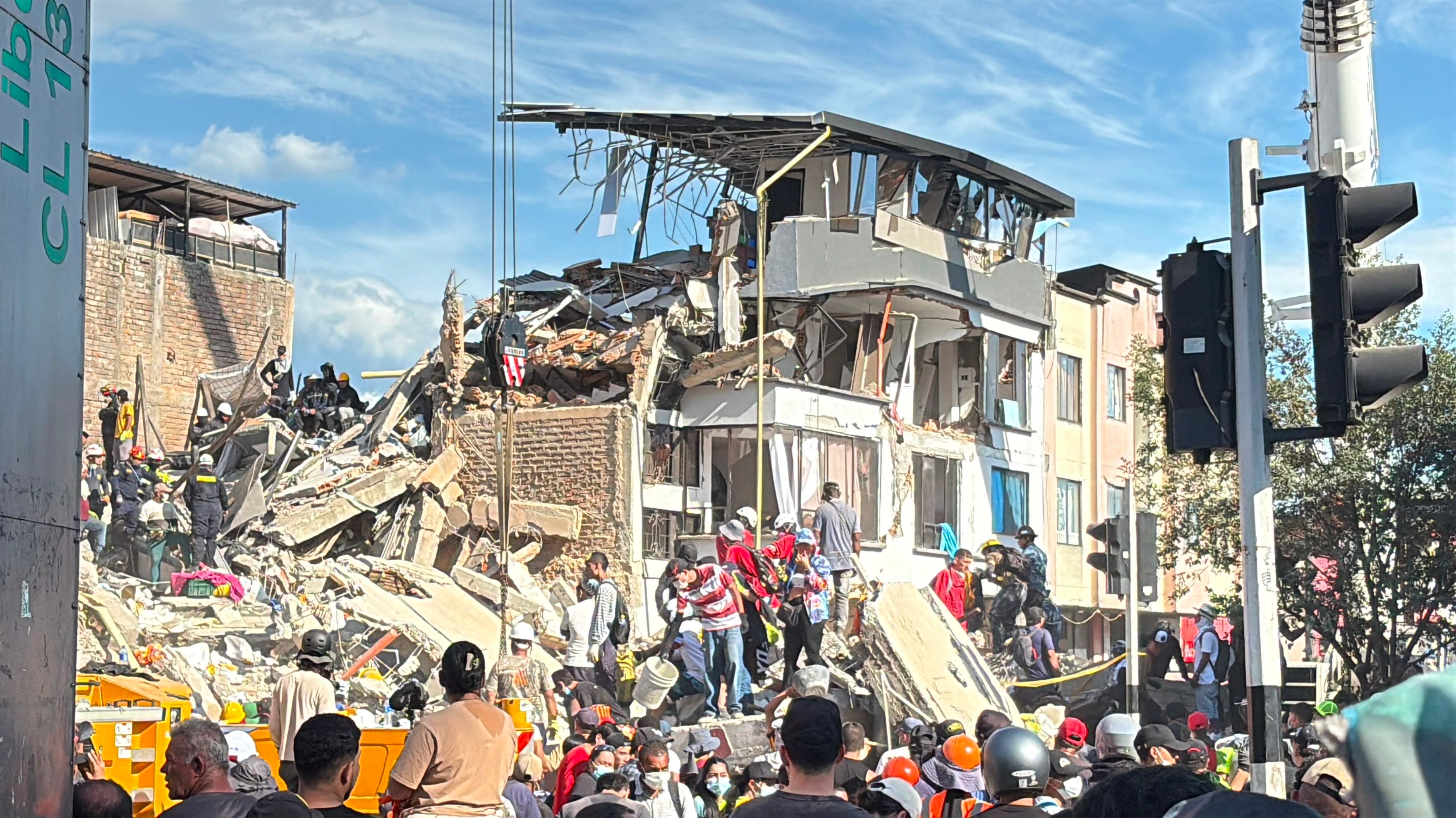 Escombros de un edificio colapsado en Pereira tras el terremoto del 10 de agosto de 2026